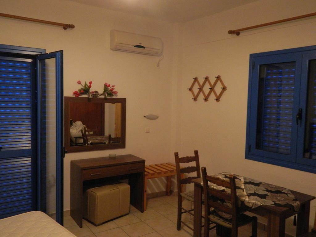 Lefka Ori Apartment Khora Sfakion Room photo